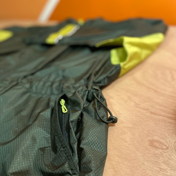 Nike Wind Breaker - Picture 6 of 11